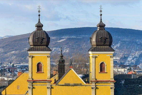 Oprava veží piaristického kostola v Trenčíne s odstupom 9 rokov