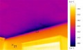 Obr. 2  Povrchová teplota stropu je zreteľne nižšia ako stien – meranie v interiéri